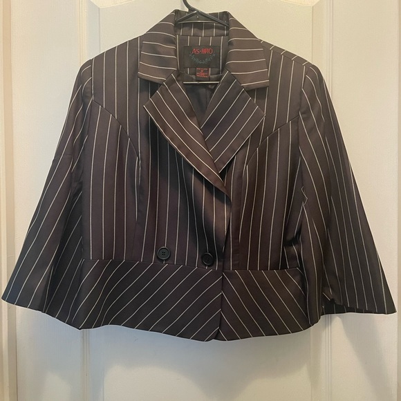 Cropped pinstriped blazer - Picture 2 of 5